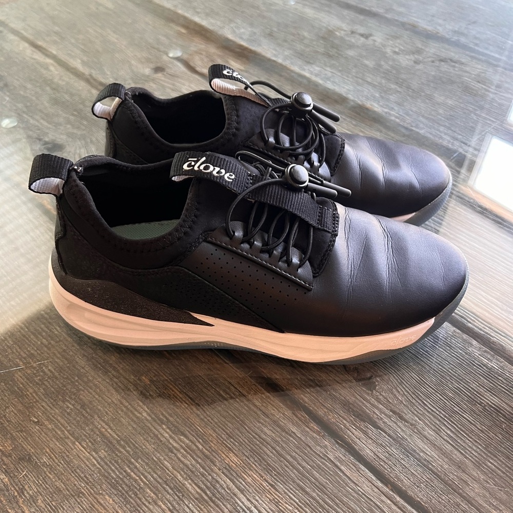 Clove Women’s Classic Shoe in Night Shift Size 7